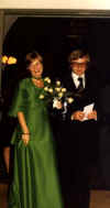 P vej ud af kirken .. Nygifte.. 25 Okt. 1975